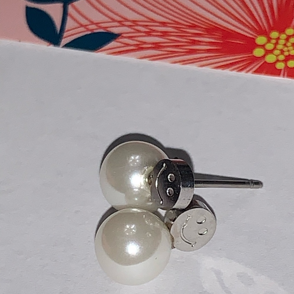 Stud faux pearl earrings - Picture 3 of 4
